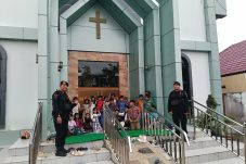 Personil Kompi 2 Batalyon C Pelopor Melaksanakan Patroli Gereja Di Wilayah Kabupaten Paser