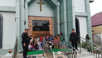 Personil Kompi 2 Batalyon C Pelopor Melaksanakan Patroli Gereja Di Wilayah Kabupaten Paser