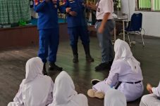 Wujudkan Kelestarian Lingkungan, Ditpolairud Polda Kaltim Beri Edukasi Pelestarian Mangrove dan Biota Laut di SMAN 08 Balikpapan