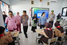 Ketua Komisi IV DPR Puji Inisiatif Kapolri Bangun SMP Kemala Bhayangkari di Karanganyar