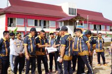 Dansat Brimob Dampingi Kapolda Kaltim Tinjau Progres Pembangunan Gedung Perkantoran Polda Kaltim Di Km.13