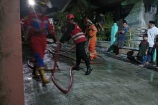 Kebakaran di Gn. Sari Ilir Balikpapan, Brimob Gerak Cepat Bantu Pemadaman