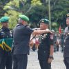 Pangdam VI/Mulawarman Pimpin Serah Terima Tongkat Komando Yonif Khusus 614/Raja Pandhita