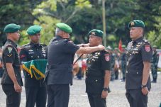 Pangdam VI/Mulawarman Pimpin Serah Terima Tongkat Komando Yonif Khusus 614/Raja Pandhita