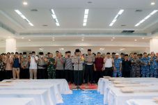 Kapolda Sumbar Pimpin Shalat Jenazah 24 Korban Banjir di Masjid Raya Al Minangkabawi