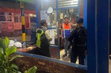 Amankan Obyek Vital Malam Hari, Detasemen Gegana Brimob Gelar Patroli KRYD di Balikpapan