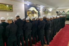 Personel Batalyon B Pelopor Satbrimob Polda Kaltim Gelar Sholat Ghoib & Do’a Bersama untuk Korban Bencana Alam di Sumatra