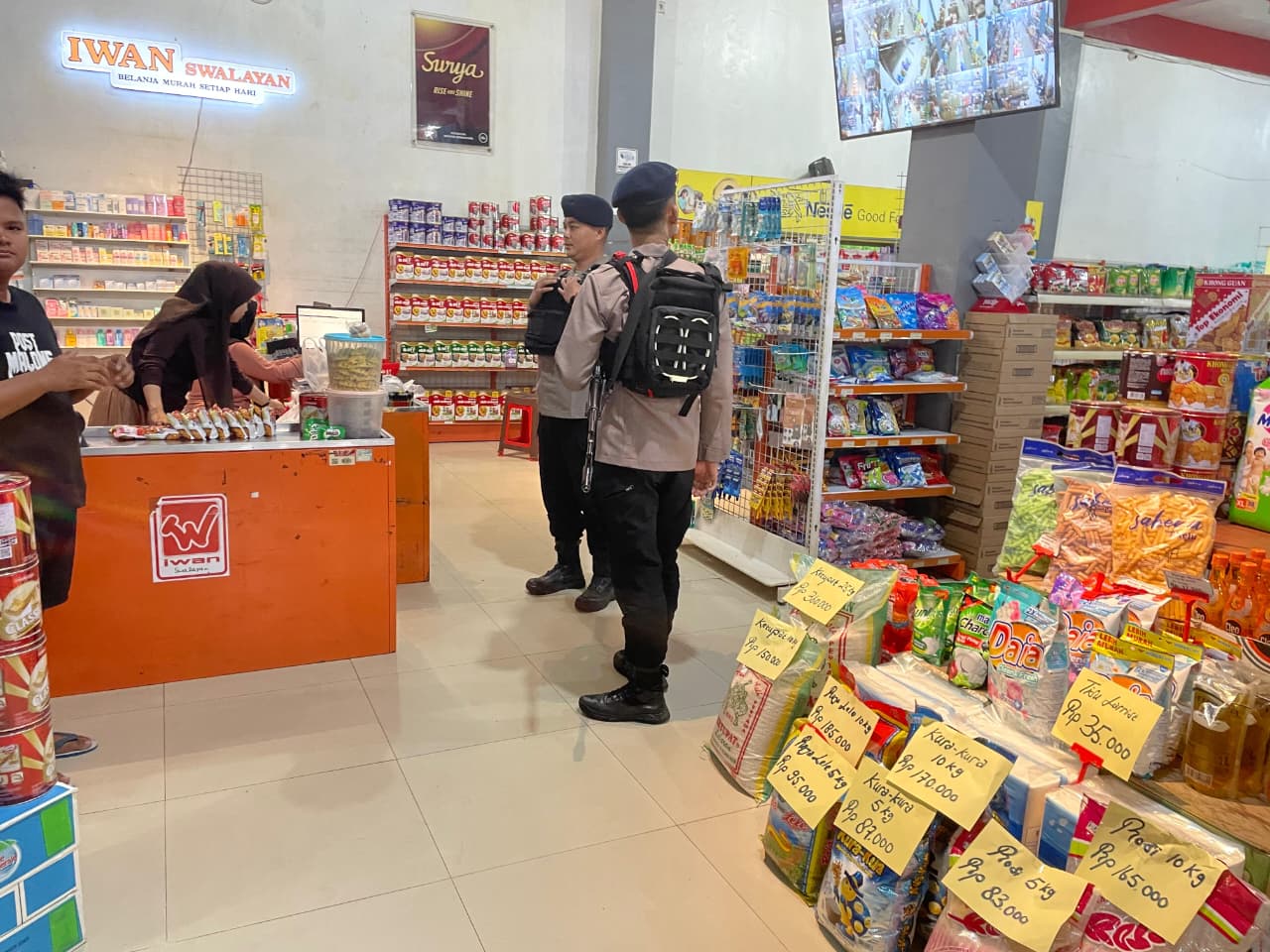 Brimob Kubar Gencarkan Patroli Malam di Barong Tongkok, Amankan Pusat Ekonomi