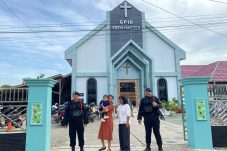 Tim patroli kompi 2 Brimob Paser Rutin melaksanakan patroli gereja di Tanah Grogot