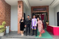 Kompi 3 Batalyon C Brimob Berau Pastikan Ibadah Minggu di Tanjung Redeb Berjalan Aman dan Tertib