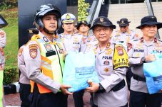Polda Sumbar Lepas Ratusan Paket Bantuan untuk Lima Titik Bencana di Kota Padang