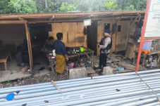 Tim Patroli Batalyon C Brimob Kaltim Sambang Pekerja Lapangan, Ingatkan Waspada dan Keselamatan Kerja