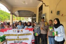 Polwan dan Bhayangkari Ditreskrimum Polda Kaltim Berbagi Tali Asih di Graha Indah Balikpapan Utara