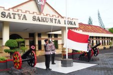 Perkuat Jiwa Nasionalisme, Satbrimob Polda Kaltim Gelar Upacara Bendera Bulanan di Balikpapan