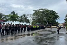 Apel Hari Pertama Ops Lilin Mahakam 2025, Dirsamapta Polda Kaltim Tekankan Kesiapsiagaan dan Pelayanan Humanis kepada Seluruh Personel Satgas