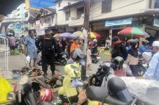 Patroli Humanis Batalyon A Brimob Kaltim Amankan Ops Lilin Mahakam 2025 di Kota Balikpapan