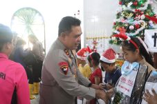 Hadir Membawa Harapan, Kapolda Sumut Rayakan Natal Bersama Korban Bencana di Tapanuli Selatan
