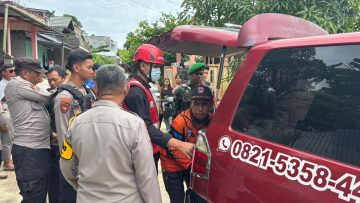 Tim Brimob Polda Kaltim Evakuasi Pria Ditemukan Meninggal di Balikpapan Selatan