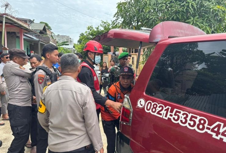 Tim Brimob Polda Kaltim Evakuasi Pria Ditemukan Meninggal di Balikpapan Selatan