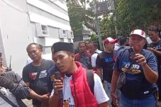 Puluhan Wartawan di Surabaya Geruduk Kantor Satpol PP, Tuntut Keadilan
