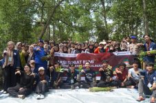 Dit Polairud Polda Kaltim Bersama Sobat Bumi ITK Gelar Sosialisasi Kesiapsiagaan Bencana dan Penanaman Mangrove