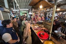 Satgas Pangan Polres Gresik Turun Langsung ke Pasar, Jamin Harga Bahan Pokok Tetap Aman