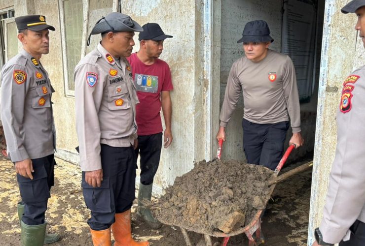 Peduli Pascabencana, Polres Bener Meriah Gotong Royong Bersihkan Dayah Terpadu Bustanul Ulum