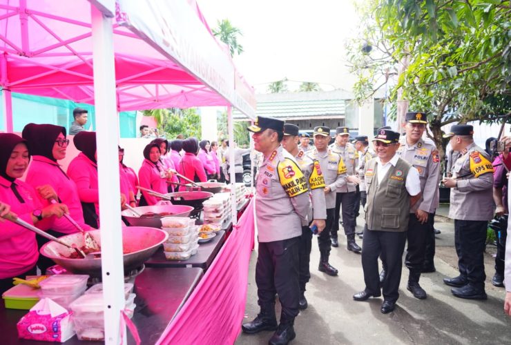 Wakapolri Tinjau Dapur Umum Bhayangkari dan Resmikan Sumur Bor di Huntara Asam Pulau
