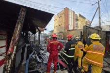 Tim Respon Bencana Brimob Polda Kaltim Gerak Cepat Padamkan Kebakaran di Jalan KH. Wahid Hasyim Samarinda