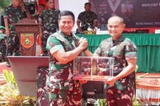 Danpussenif TNI AD Tinjau Pengembangan Brigif TP 85/BTC dan Program IFS 1.400 Ha di Kutai Barat