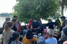 Sidokkes Polres Kukar Gelar Bakti Kesehatan Gratis, Warga Tenggarong Antusias