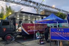 Polri Bergerak Tangani Banjir Cakung, Kerahkan 132 Personel, Perahu Taktis, Kendaraan 4×4, dan Dapur Lapangan Brimob