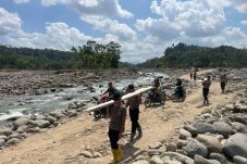 Pulihkan Akses Warga, 50 Personel BKO Brimob Kaltim Bangun Jembatan Darurat di Aceh Utara