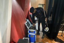 Jamin Keamanan Perayaan Natal dan Tahun Baru, Detasemen Gegana Sterilisasi Plenary Hall Samarinda