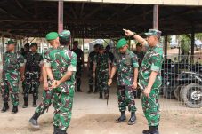 Pangdam VI/Mulawarman Tinjau Kesiapan Marshalling Area Yonif TP 827 di Kutai Barat