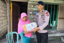 Aksi Humanis Detasemen Gegana, Salurkan Bantuan Sembako Jumat Berkah bagi Warga Membutuhkan di Balikpapan