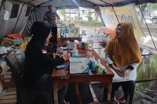 Sentuhan Kemanusiaan Polri, Layanan Kesehatan Pusdokkes Jangkau Warga Hingga Pelosok Aceh Terdampak Bencana
