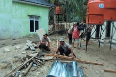 Brimob Hadirkan Sanitasi Layak bagi Korban Banjir di Desa Tolang Julu