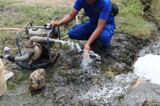 Sentuhan Kemanusiaan Polri, Tim SAR Korpolairud Bantu Warga Batang Anai Lewat Pembuatan Sumur Bor