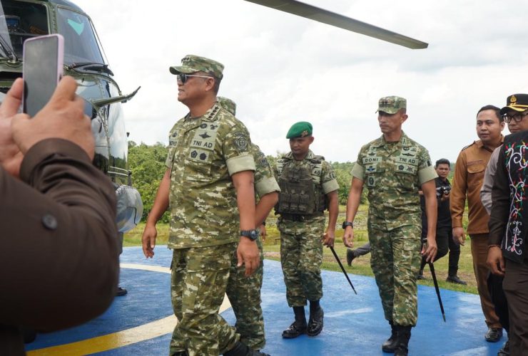 Menhan RI Kunjungi Yonif TP 827 di Kutai Barat, Tekankan Profesionalisme dan Kesiapsiagaan Prajurit