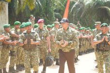 Menhan Sjafrie Sjamsoeddin Tinjau Yonif TP 827/Mahakam Cakti Yudha, Tekankan Profesionalisme Prajurit TNI