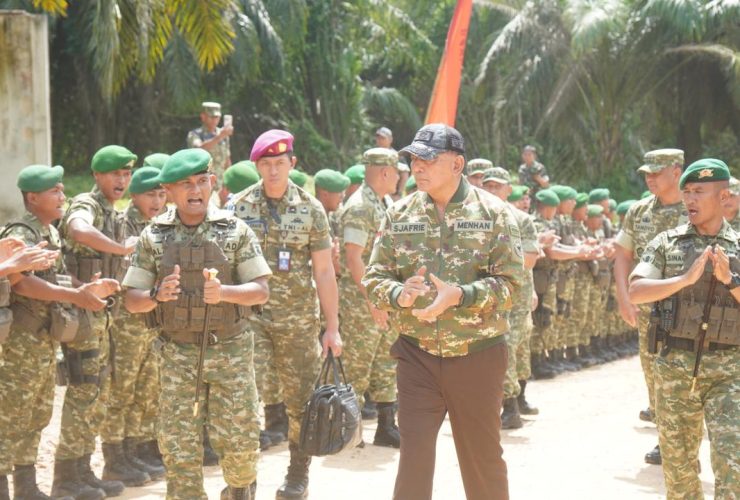 Menhan Sjafrie Sjamsoeddin Tinjau Yonif TP 827/Mahakam Cakti Yudha, Tekankan Profesionalisme Prajurit TNI