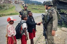 Sentuhan Damai Operasi Damai Cartenz: Patroli Humanis Perkuat Kepercayaan Warga Intan Jaya