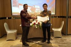 Astra UD Trucks dan Pertamina Patra Niaga Perkuat Keandalan Logistik Energi Nasional melalui Kemitraan Strategis Armada Niaga