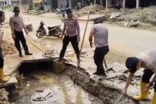 Gotong Royong Berkelanjutan, Polres Aceh Selatan Normalisasi Sungai dan Saluran Air Pascabanjir Trumon Tengah