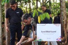 Indosat dan OIKN Tanam Pohon di Kawasan IKN, Tegaskan Komitmen Bangun Smart & Forest City