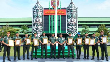 Apresiasi Prajurit Berprestasi, Pangdam VI/Mulawarman Berikan Penghargaan