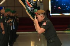 Kasdam VI/Mulawarman Pimpin Serah Terima Jabatan Danyon Zipur 17/AD dan Pelantikan Danyon Armed 22/Kesumawira