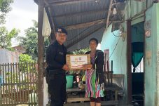 Batalyon A Brimob Kaltim Berbagi, Bantu Kurangi Beban Masyarakat Selama Bulan Suci Ramadhan