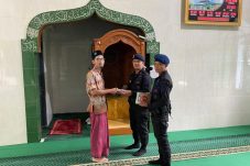 Ramadhan, Batalyon A Brimob Kaltim Bagi Mushaf Al-Qur’an